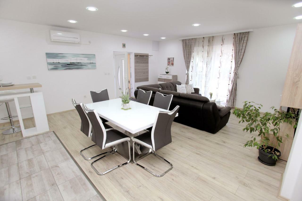 Apartments Viki Trogir Exteriér fotografie